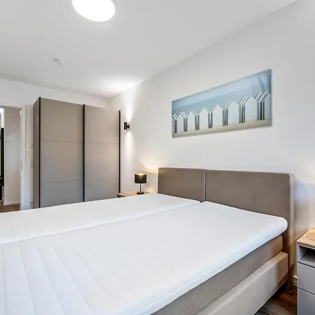 Strandkorb Rosenhagen Bei Travemuende